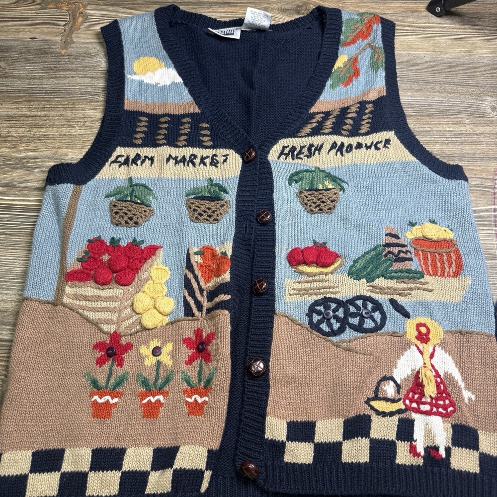 Capacity Farmers Market Scene Sweater Vest Wooden Button Women's Med Vintage